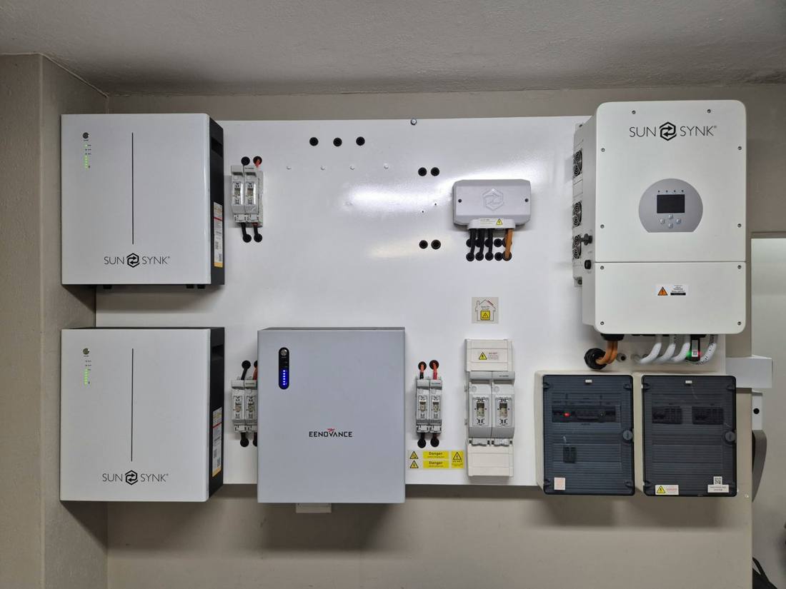 Home battery storage with a hybrid inverter