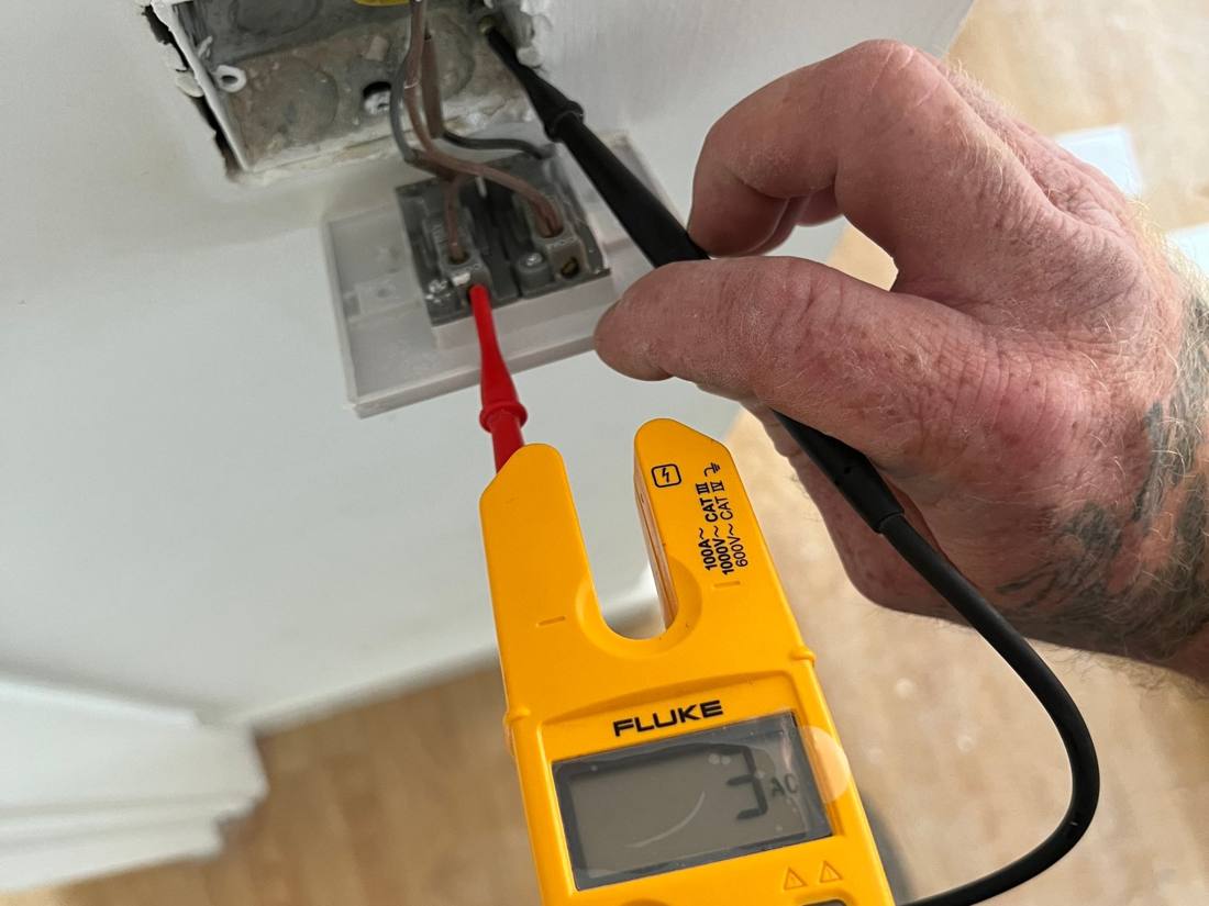 Testing a lighting circuit at the switch
